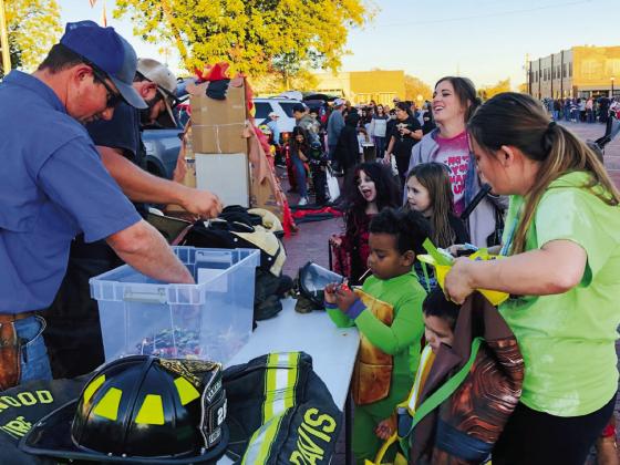 Around 400 trick-or-treaters and 25 trunks turn out for the 2024 Collingsworth County Chamber of Commerce Trunkor- Treat event on the Wellington downtown square. The Red River Sun/Bev Odom