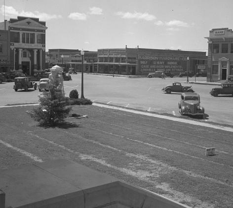 Dorothea Lange was a worldrenowned photographer who photographed Memphis in 1937. The government paid her to show the world what the Dust Bowl and Depression were doing to the people of Texas. She said that the people were “tractored out;” that they did not leave by choice. The people loved Memphis, but they just could not afford to stay there.