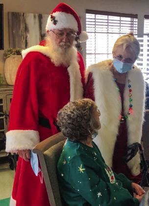 Wellington Care Center hosts fun, festive party