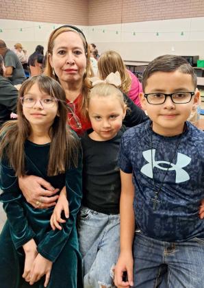 Austin Elementary School hosts Christmas meal