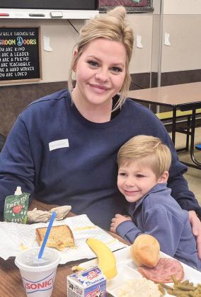 Austin Elementary School hosts Christmas meal