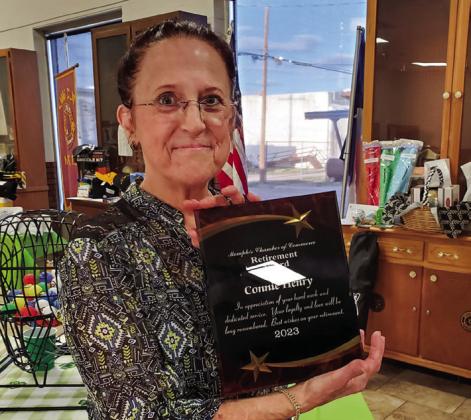 Connie Henry receives the Retirement Award for her 25 years of service at Sonic.