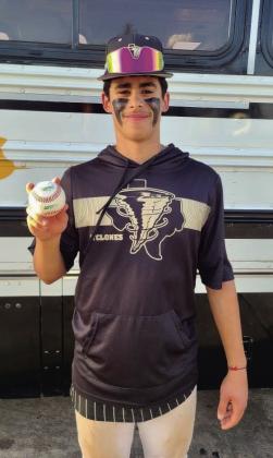 Flores throws nohitter as Cyclones defeat Shamrock