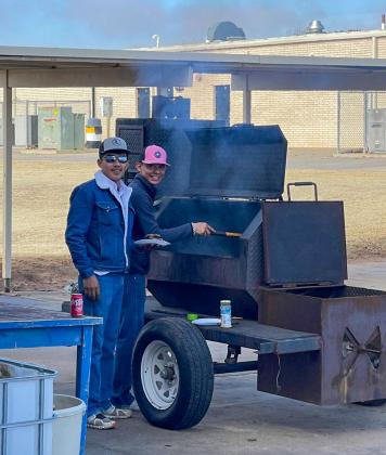 Memphis High School enjoys hamburger lunch, games
