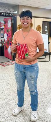 Photos Courtesy of Memphis ISD Memphis High School students and staff enjoy a hamburger lunch, as well as bingo and other games, prior to Christmas break.