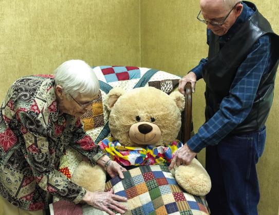 Bazaar Bear displays auction quilts