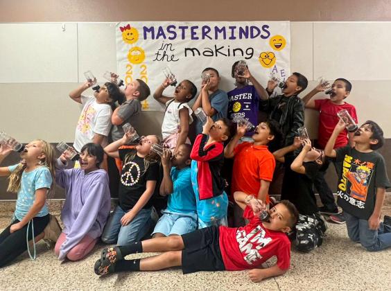Austin Elementary School students stay hydrated, thanks to Wellington State Bank, which recently donated water bottles to students. Photos Courtesy of Memphis ISD