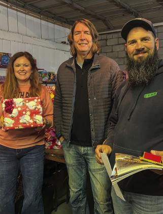 Santa’s helper:IREN assists Childress County Christmas Sharing