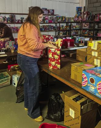 Santa’s helper:IREN assists Childress County Christmas Sharing