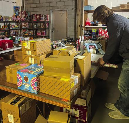 Santa’s helper:IREN assists Childress County Christmas Sharing