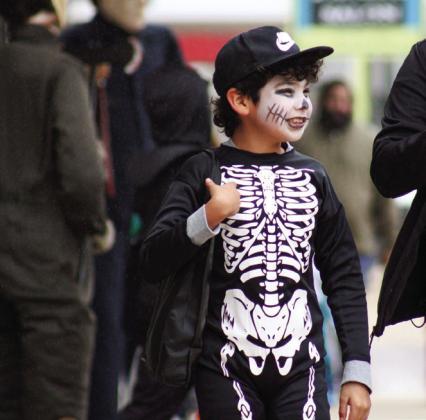 Hundreds of trick-or-treaters take on downtown Childress