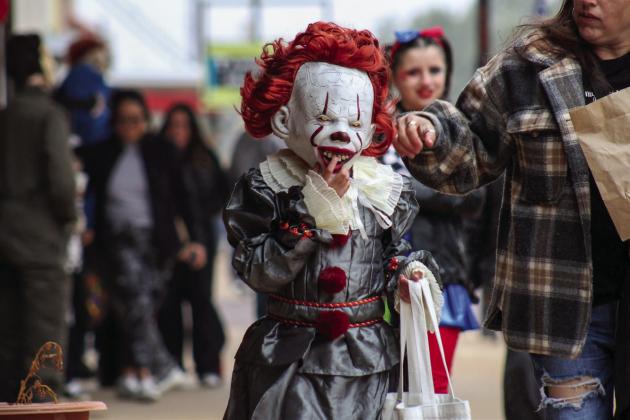 Hundreds of trick-or-treaters take on downtown Childress