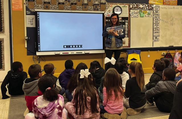 Region 16 Math Specialist Lynn McCollum recently visits with Austin Elementary School second graders, as well as Kaprisha Casas’ kindergarten class, Monday, Nov. 14. Photos Courtesy of Memphis ISD