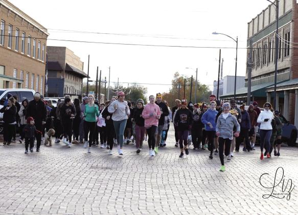 CTX Run Club hosts festive trots