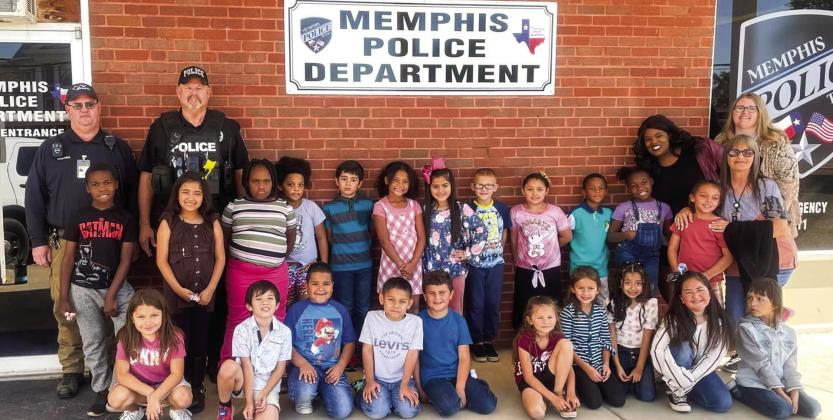 Austin Elementary School second-grade students recently visit Memphis Police Department, receivingatour,aswellascandy,fromK-9SergeantDaveThomasandAssistantCommandant Officer Brian Watson. The students also visited Memphis City Hall, meeting Mayor Joe Davis. Photo Courtesy of Memphis ISD