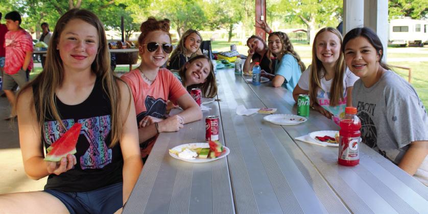 Eighth-grade graduates make Pioneer Park excursion