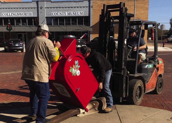 Collingsworth Chamber unveils Santa mailbox