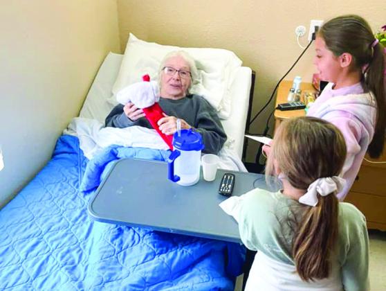 Austin Elementary School, Memphis Middle School students  bring Christmas cheer to Memphis Convalescent Center