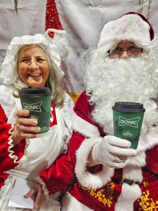Santa Claus and Mrs. Claus greet guests Monday, Dec. 18 at Memphis City Park. Photo Courtesy of Memphis Chamber of Commerce