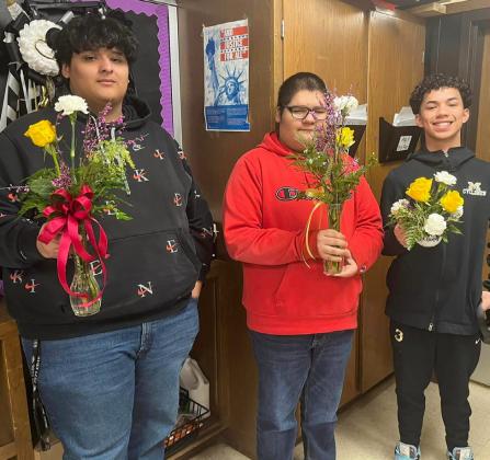Just in time for Valentine’s Day, Memphis High School floral design students create multiflower bud vases and mug arrangements, which they gifted to special people in their lives. The students also examined Valentine’s Day’s effect on the cost of fresh flowers, comparing wholesale flower costs from September and February. Photos Courtesy of Memphis ISD
