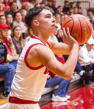 The Wellington Skyrockets and Lady Rockets both put up a valiant defensive battle, holding off Panhandle’s offense in eight-point contests Tuesday, Feb. 3 on the road. HZW Media