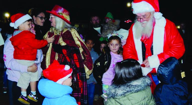 Folks embrace Collingsworth County’s Lighting of the Square