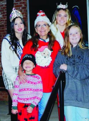 Folks embrace Collingsworth County’s Lighting of the Square