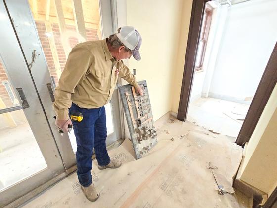 Following a meeting of the Hall County Commissioners’ Court, project officials give a tour of the Hall County Courthouse restoration, which is exepcted to be completed by Oct. 30, 2026. ROGER ESTLACK/THE GREENBELT INTREPID
