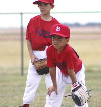 Coach Pitch Division Cardinal team members, first grader Alejandro Salinas backed up by second grader Damien Page, get in position for game action last Saturday. SHAUNA SALINAS / RED RIVER SUN