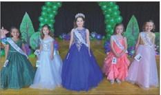 The Little Miss Wellington court is first runner-up Vivyan Valles, left, second runner-up Jenna Faulks, Queen Callahan Cantu, third runner-up Briley Holton and fourth runner-up Raylie Sims.