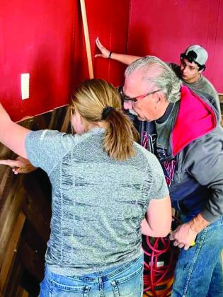 Memphis ISD woodworking classes volunteer for church renovation
