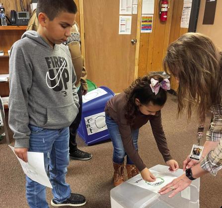 Austin Elementary School Gifted and Talented (GT) students create recycling bins for use in the cafeteria. Through the bins, students will collect recyclable items from the cafeteria for use in future GT projects while learning about the importance of recycling. Photos Courtesy of Memphis ISD