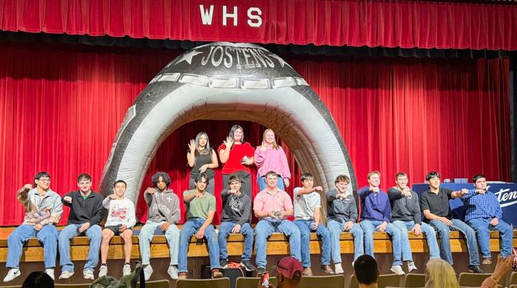 Wellington Class of 2027 accepts senior rings