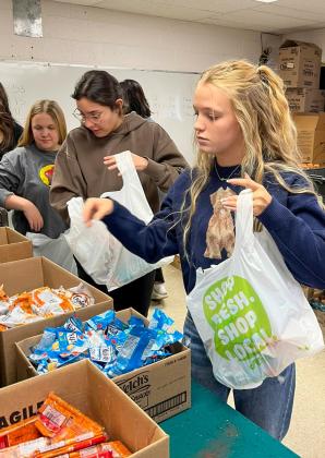 Memphis High School students help pack Snack Paks 4 Kids