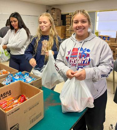 Memphis High School students help pack Snack Paks 4 Kids