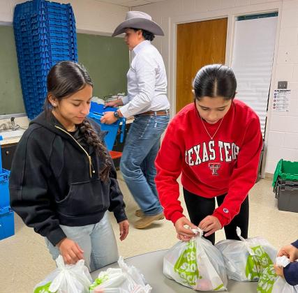 Memphis High School students help pack Snack Paks 4 Kids