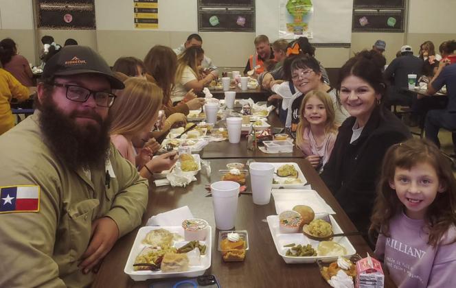Austin Elementary hosts Thanksgiving lunch