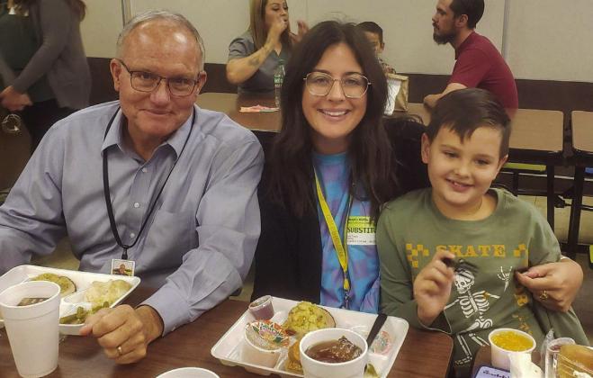 Austin Elementary hosts Thanksgiving lunch