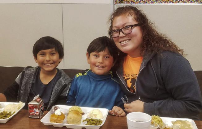 Austin Elementary hosts Thanksgiving lunch