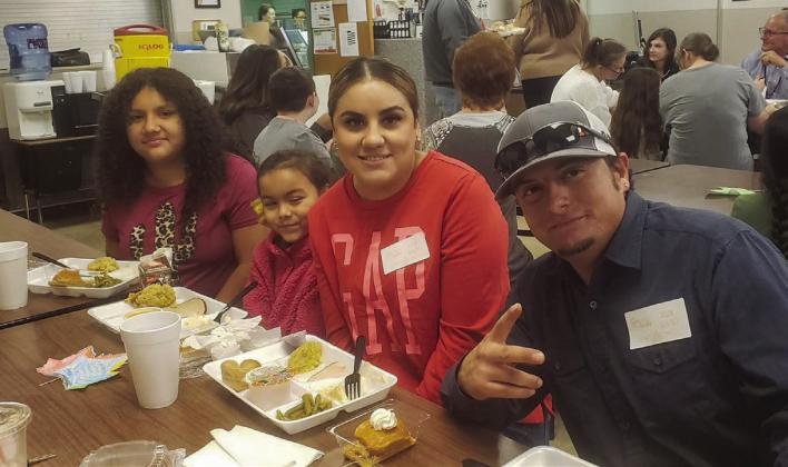 Austin Elementary hosts Thanksgiving lunch
