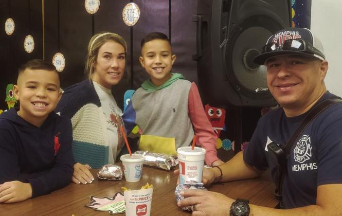 Austin Elementary hosts Thanksgiving lunch