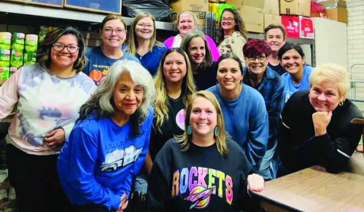 Wellington Professional Women make impact on local food pantry