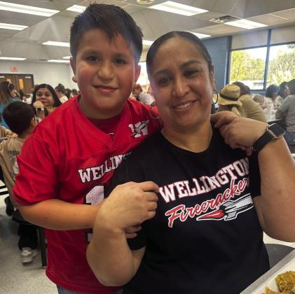 Wellington Elementary School family shares recent Thanksgiving meal