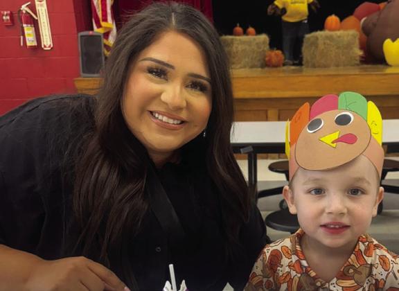 Wellington Elementary School family shares recent Thanksgiving meal