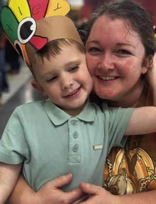 Wellington Elementary School family shares recent Thanksgiving meal