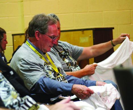 Memphis Independent School District (ISD) staff, including Superintendent William Alexander, read the back of their T-shirts, which fellow staff wrote on, describing the wearer’s “genius,” including adjectives such as smart, kind, strong, and irreplaceable.