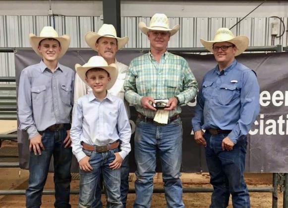 B Division High Point Roper Jase Johnson receives a blackedout, custom-made belt buckle during the Lone Star Steer Ropers Association roping, held Saturday, Aug. 26-Sunday, Aug. 27 at the Mashburn Event Center and Arena. Photos Courtesy of Lone Star Steer Ropers Association