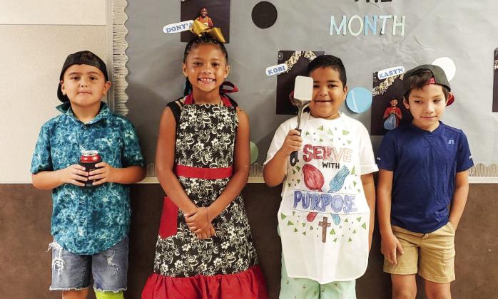 Memphis Independent School District (ISD) students and staff dress up as soccer moms and barbecue dads Friday, Sept. 23, picking a side and showing that Cyclone Pride. Photos Courtesy of Memphis ISD