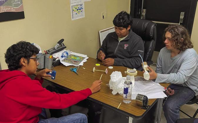 Memphis Middle School GT students engineer simple machines