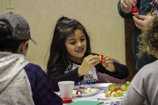 Memphis Independent School District (ISD) hosts a Christmas Kindness, Health and Wellness Parent/Student/Community Engagement Tuesday, Dec. 13 at the First Bank and Trust Bronze Room. At the event, attendees learned how to make healthy snacks, including Grinch fruit kabobs, as well as created Christmas Kindness Cards, which will be delivered to Memphis Convalescent Center residents. The Red River Sun/Elizabeth Tanner